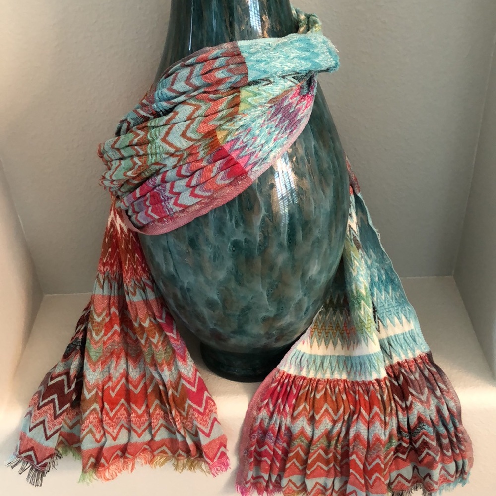🦋- World Market beautiful textured scarf